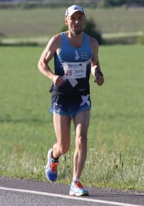Jyrki Kukko matkalla Suomi-Juoksun voittoon 2013 (kuva: Jari Tomppo)